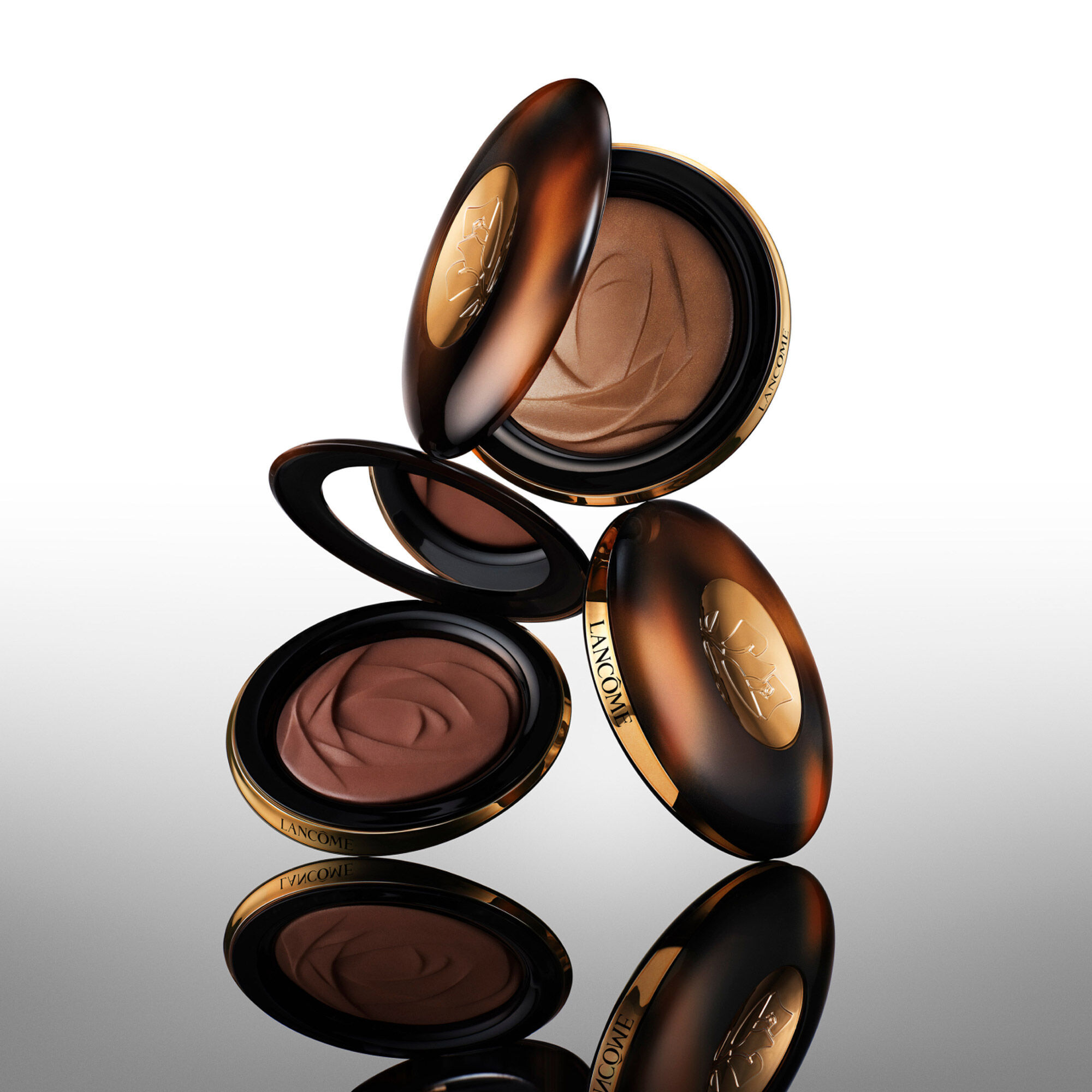 هايلايتر سي.إي سكين ترانسفورمينغ تان إيدول ألترا وير