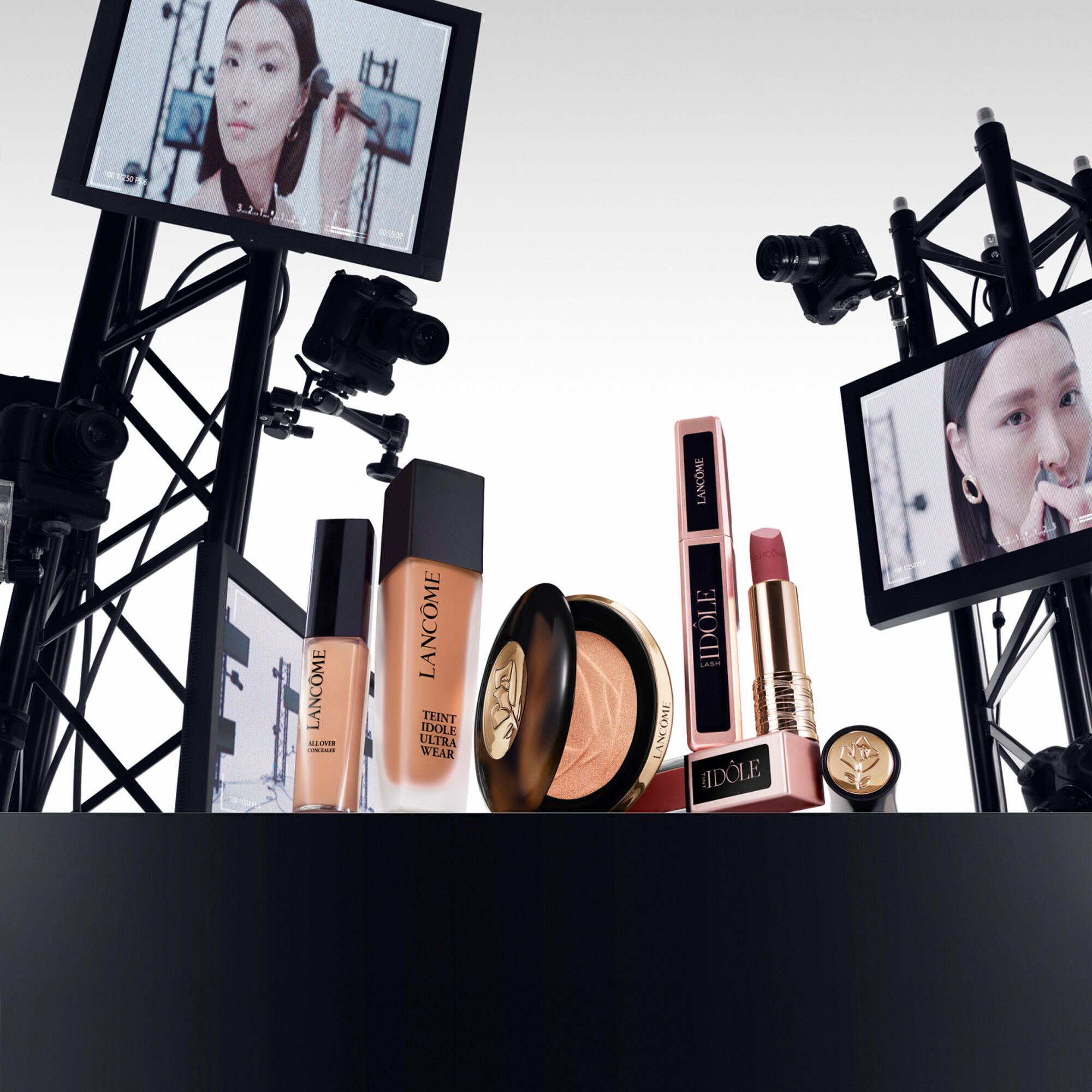 هايلايتر سي.إي سكين ترانسفورمينغ تان إيدول ألترا وير